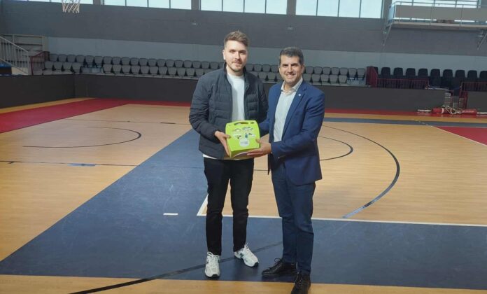 Δωρεά νέου απινιδωτή στο Ζηρίνειο_692e8a6551dfc.jpeg