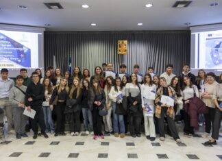 Με τη συμμετοχή 60 μαθητών των Σχολείων της Β΄/Βάθμιας εκπαίδευσης διεξήχθη η Ημερίδα -Workshop «Ημέρα Ευρωπαϊκής Δημοκρατίας» στο Δήμο Αμαρουσίου