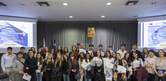 Με τη συμμετοχή 60 μαθητών των Σχολείων της Β΄/Βάθμιας εκπαίδευσης διεξήχθη η Ημερίδα -Workshop «Ημέρα Ευρωπαϊκής Δημοκρατίας» στο Δήμο Αμαρουσίου Home