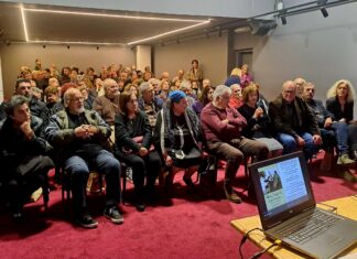 Οι «Λαϊκοί Βάρδοι» του αξέχαστου Πάνου Γεραμάνη αναβίωσαν στο Κέντρο Νεότητας του Δήμου