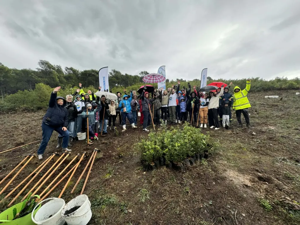 120 νέες βελανιδιές φυτεύτηκαν στην Παύλου Μελά στα Άνω Βριλήσσια