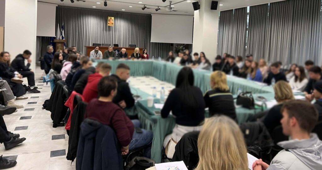Επιτυχημένη συνάντηση εργασίας με μεγάλη συμμετοχή μαθητών για τη σχολική βία, τη νεανική παραβατικότητα και την προστασία των δημοτικών κτιρίων