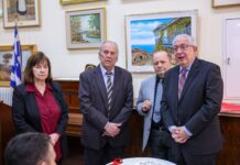 Με ευχές για το 2026, ο Δήμαρχος Αμαρουσίου Θ. Αμπατζόγλου, “έκοψε” την Πρωτοχρονιάτικη Πίτα για τον Εικαστικό & Πολιτιστικό Σύλλογο Αμαρουσίου «ΠΙΝΑΚΟΘΗΚΗ»