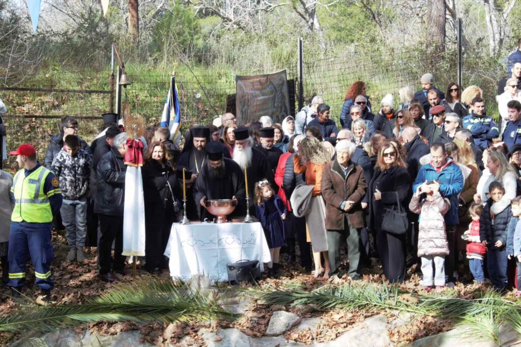 Με λαμπρότητα εορτάστηκαν τα Θεοφάνεια στον Δήμο Διονύσου - Ιδιαίτερο γεγονός ο καθαγιασμός των υδάτων στις πηγές του Κηφισού 4 Με λαμπρότητα εορτάστηκαν τα Θεοφάνεια στον Δήμο Διονύσου - Ιδιαίτερο γεγονός ο καθαγιασμός των υδάτων στις πηγές του Κηφισού