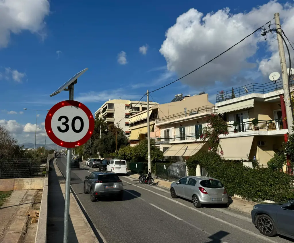 Νέες ηλιακές πινακίδες αναγραφής ορίων ταχύτητας στα Βριλήσσια