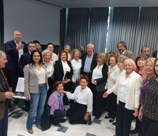 Ο Δήμαρχος Αμαρουσίου Θ. Αμπατζόγλου έκοψε την Πρωτοχρονιάτικη πίτα των μελών του ΚΑΠΗ, ανταλλάσσοντας μαζί τους εγκάρδιες ευχές για το νέο έτος Home