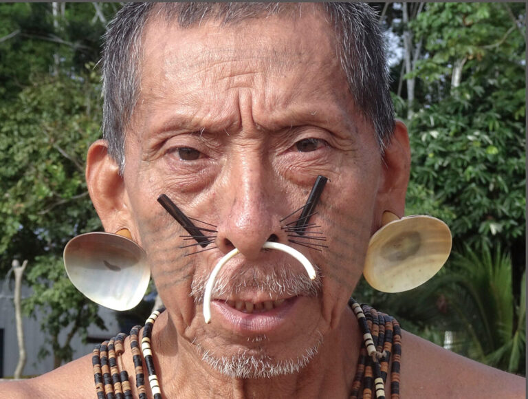 “Οι τελευταίες αυθεντικές φυλές του πλανήτη” – Παρουσίαση του έργου του Μπάμπη Μπίζα από το φωτογραφικό εργαστήρι του Δήμου Χαλανδρίου “Ο λόγος στην Εικόνα”