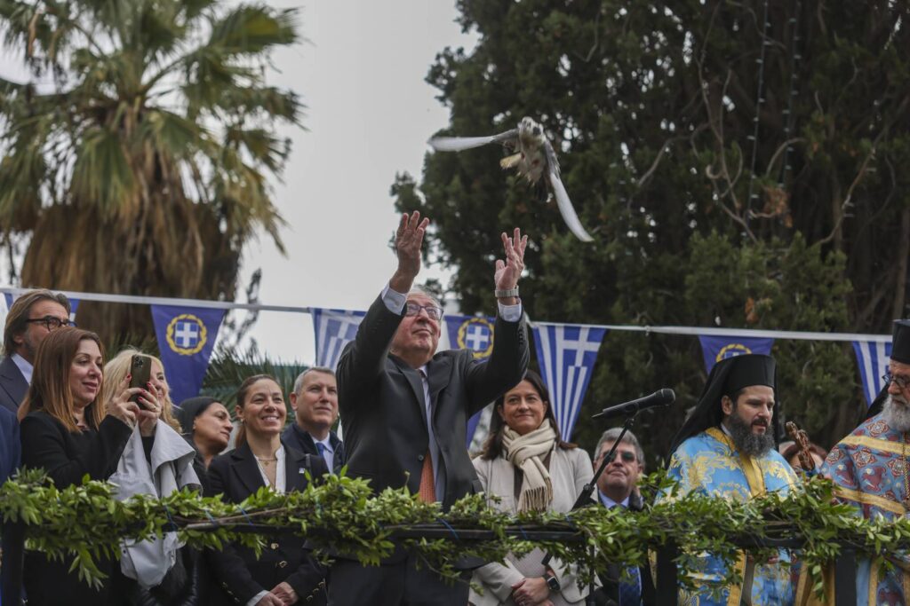 Σε κλίμα κατάνυξης ο εορτασμός των Θεοφανίων στο Μαρούσι – Κοπή της πρωτοχρονιάτικης πίτας του Συλλόγου Αθμονέων