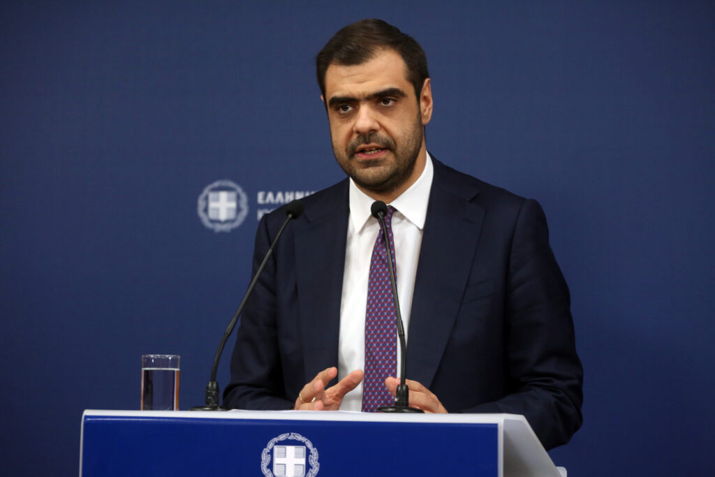 Ανάρτηση του Υφυπουργού παρά τω Πρωθυπουργώ και Κυβερνητικού Εκπροσώπου για τον θάνατο του Αριστείδη Μανωλάκου