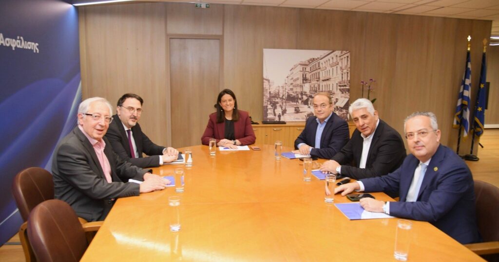 Με τη συμμετοχή του Δημάρχου Αμαρουσίου Θ. Αμπατζόγλου η συνάντηση αντιπροσωπείας της ΚΕΔΕ με την πολιτική ηγεσία του Υπουργείο Εργασίας & Κοινωνικής Ασφάλισης 5 Με τη συμμετοχή του Δημάρχου Αμαρουσίου Θ. Αμπατζόγλου η συνάντηση αντιπροσωπείας της ΚΕΔΕ με την πολιτική ηγεσία του Υπουργείο Εργασίας & Κοινωνικής Ασφάλισης