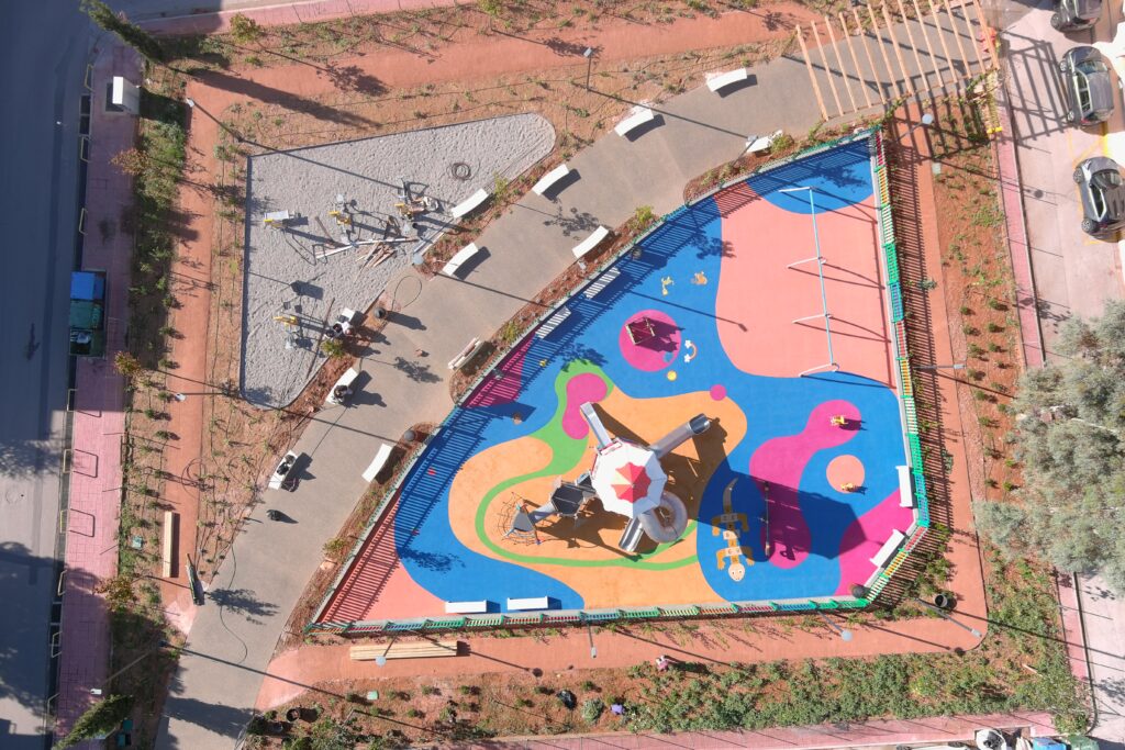 Παραδόθηκε η έβδομη νέα πλατεία και μια καινούρια, σύγχρονη και πιστοποιημένη παιδική χαρά στο Πάτημα