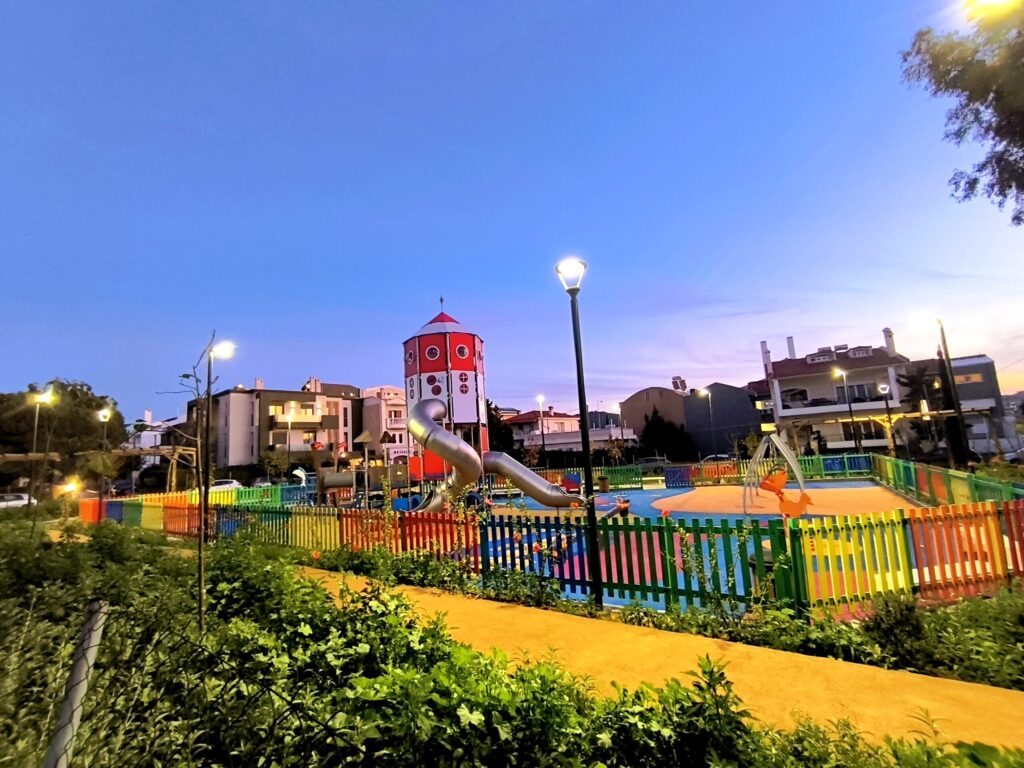 Παραδόθηκε η έβδομη νέα πλατεία και μια καινούρια, σύγχρονη και πιστοποιημένη παιδική χαρά στο Πάτημα