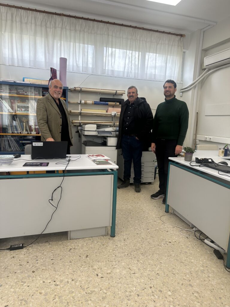 Synexizetai anavathmisi sxolikou exoplismou_2