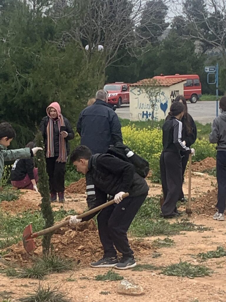 Δεντροφύτευση στη Σταμάτα με τη συμμετοχή μαθητών και εθελοντών