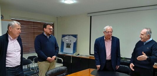 Ορκωμοσία του νέου Δημοτικού Συμβούλου Μιχάλη Παπαδόπουλου από τον Δήμαρχο Αμαρουσίου Θεόδωρο Αμπατζόγλου Home