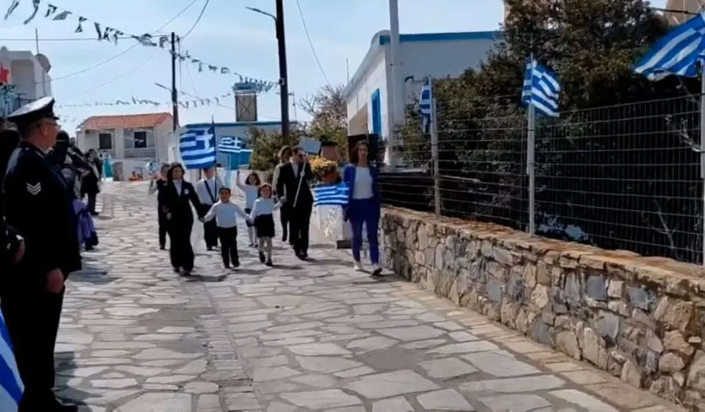 Από τα Βριλήσσια στο Αγαθονήσι: Με έντονο συμβολισμό η παρέλαση για την 25η Μαρτίου