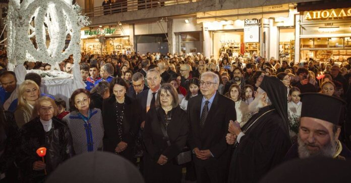 Με κατάνυξη η Ακολουθία της Αποκαθήλωσης και η Περιφορά του Επιταφίου στον Ι.Ν. Κοιμήσεως Θεοτόκου Αμαρουσίου παρουσία του Δημάρχου Θ. Αμπατζόγλου_69da06e37cdaf.jpeg