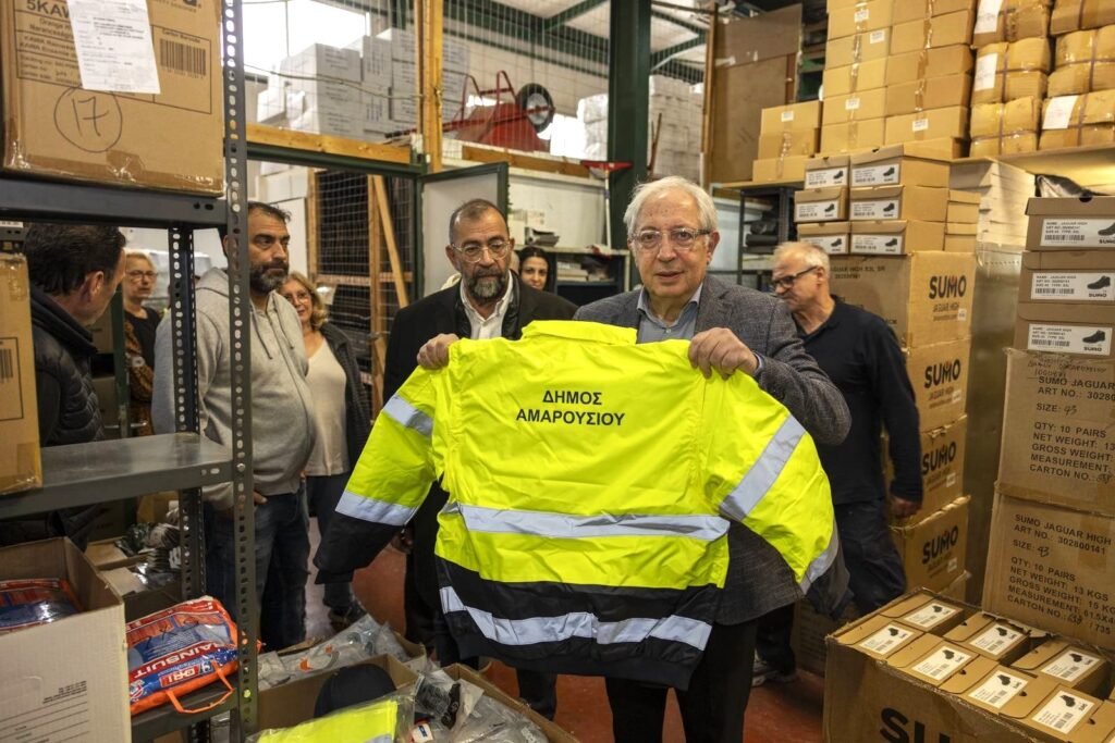 Παράδοση Μέσων Ατομικής Προστασίας στους εργαζόμενους Καθαριότητας και Τεχνικών Υπηρεσιών από τον Δήμαρχο Αμαρουσίου Θεόδωρο Αμπατζόγλου
