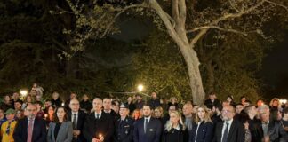 Πλήθος πιστών στην περιφορά και συνάντηση των Επιταφίων στην Κηφισιά