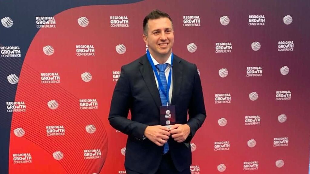 Δ. Κιρμικίρογλου από το Regional Growth Conference 2026 στην Πάτρα: «Ο περιφερειακός Τύπος είναι πυλώνας της περιφερειακής ανάπτυξης και της κοινωνικής συνοχής» 3 Δ. Κιρμικίρογλου από το Regional Growth Conference 2026 στην Πάτρα: «Ο περιφερειακός Τύπος είναι πυλώνας της περιφερειακής ανάπτυξης και της κοινωνικής συνοχής»