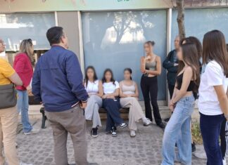 Επίσκεψη και δωρεά μαθητών του 3ου Γενικού Λυκείου Αμαρουσίου στο Κοινωνικό Παντοπωλείο του Δήμου Αμαρουσίου Home