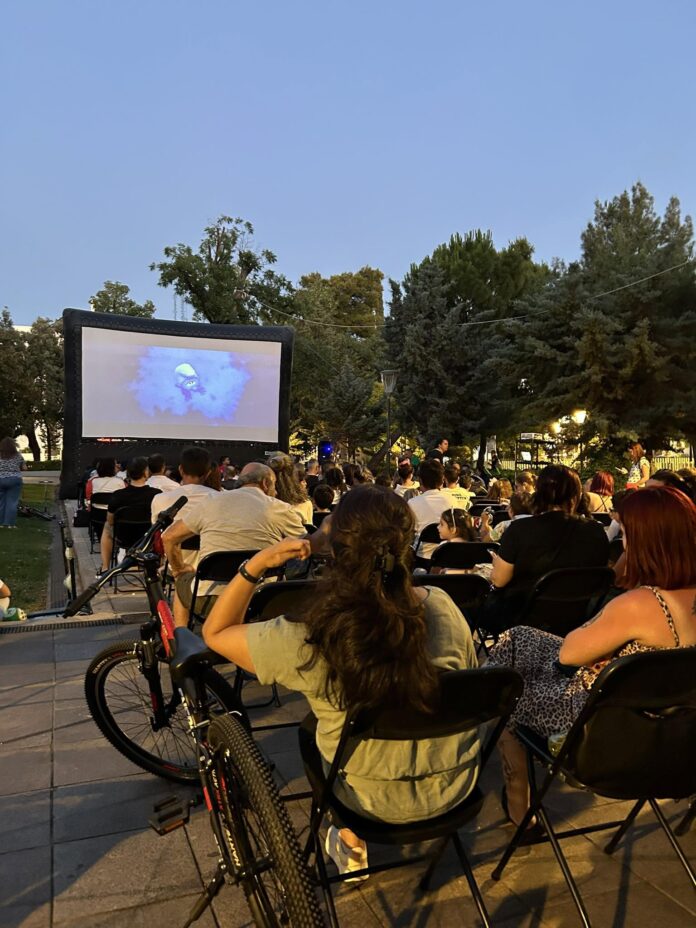 Με ενθουσιασμό τα Μαρουσιωτάκια υποδέχθηκαν τις κινηματογραφικές βραδιές στο Μαρούσι_6a39470c902f9.jpeg