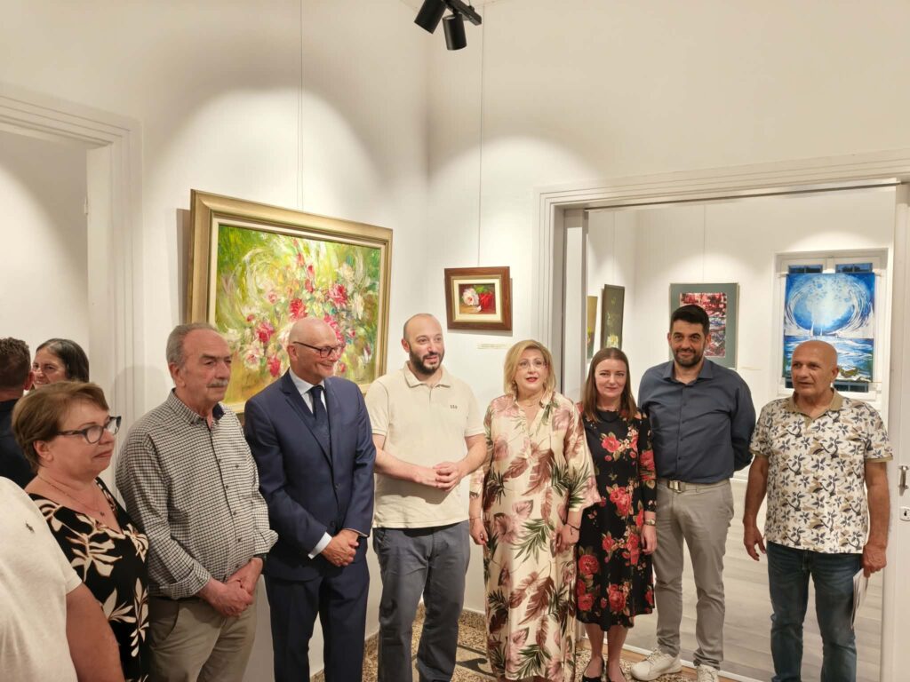Με μεγάλη επιτυχία πραγματοποιήθηκαν τα εγκαίνια της διεθνούς εικαστικής έκθεσης «SPLOTY KULTUR – ΠΛΕΓΜΑΤΑ ΠΟΛΙΤΙΣΜΩΝ» στη Δημοτική Πινακοθήκη Λυκόβρυσης-Πεύκης