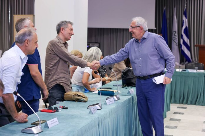 Συνάντηση του Δημάρχου Αμαρουσίου Θεόδωρου Αμπατζόγλου με τις Διευθύνσεις Πρωτοβάθμιας Εκπαίδευσης των Σχολείων του Δήμου_6a3552d84dabf.jpeg