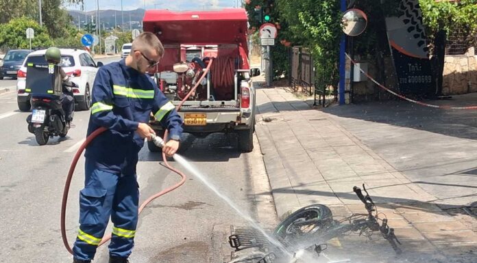Στις φλόγες ηλεκτρικό μοτοποδήλατο στο Χαλάνδρι-Άμεση επέμβαση της Πολ. Προστασίας του Δήμου Βριλησσίων Home