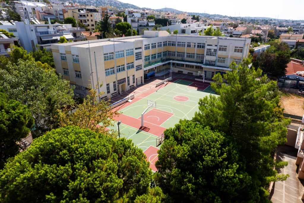 Aνακατασκευάστηκαν δύο ανοιχτά γήπεδα στο 3ο Γυμνάσιο Βριλησσίων