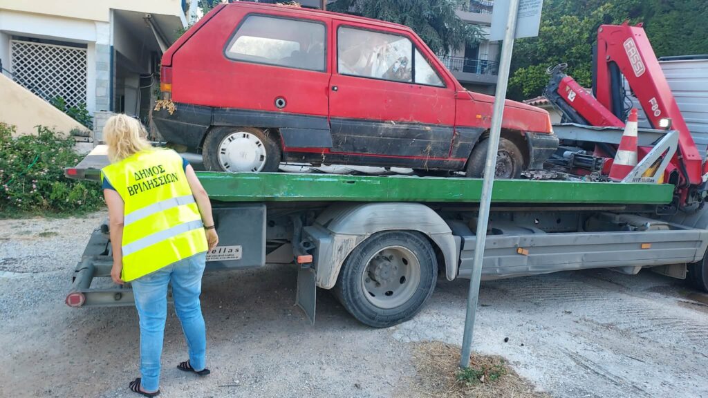 Απομάκρυνση εγκαταλελειμμένων οχημάτων από το οδικό δίκτυο των Βριλησσίων