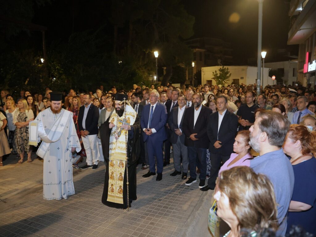 Με λαμπρότητα και κατάνυξη το Μαρούσι τίμησε την Πολιούχο του Παναγία Θεοτόκο – Εορταστική μουσική βραδιά με τη Νάντια Καραγιάννη 6 Με λαμπρότητα και κατάνυξη το Μαρούσι τίμησε την Πολιούχο του Παναγία Θεοτόκο – Εορταστική μουσική βραδιά με τη Νάντια Καραγιάννη