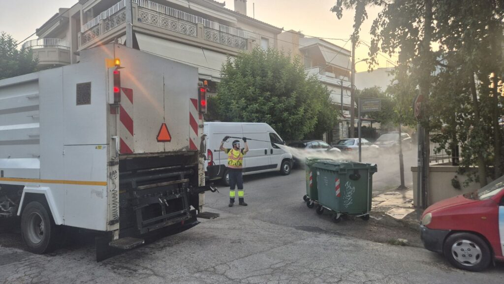 Μεγάλη φθινοπωρινή επιχείρηση πλυσίματος κάδων στον Δήμο Ηρακλείου Αττικής.