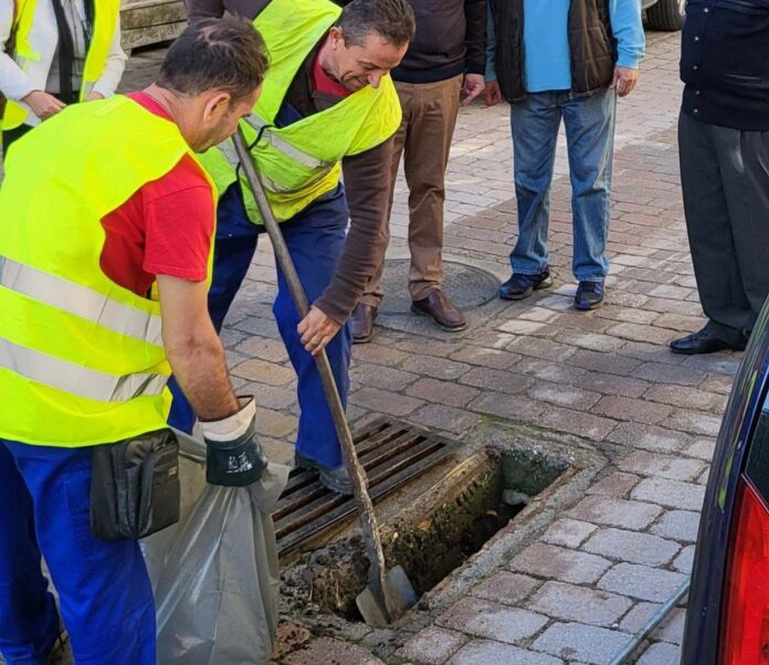 Ολοκληρωμένες παρεμβάσεις στις γειτονιές του Αμαρουσίου με καθαρισμούς φρεατίων, πλύσιμο κάδων, εκτεταμένα κλαδέματα και νέες φυτεύσεις_6ace409a51a61.jpeg